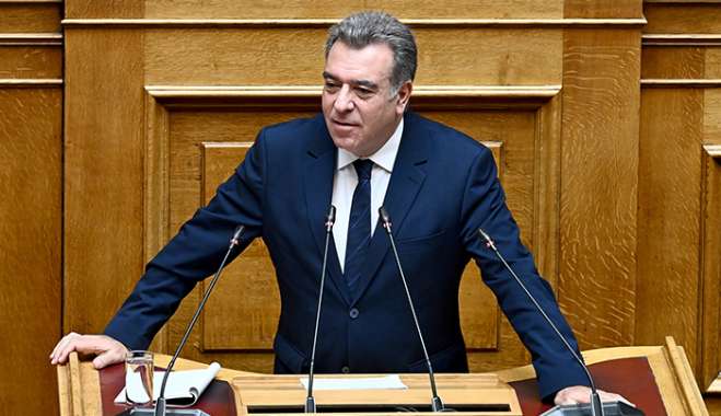 «Μια πρωτοποριακή πρόταση του Μάνου Κόνσολα για την εξυπηρέτηση των πολιτών σε νησιωτικές και ορεινές περιοχές στις οποίες έχει ανασταλεί η λειτουργία δομών και υπηρεσιών. Προτείνει γραφεία μιας στάσης για να εξυπηρετούνται σε όλες τους τις συναλλα