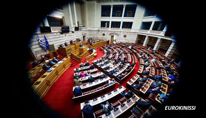 Κλιματικός νόμος: Αποσύρθηκε το άρθρο για την υποχρεωτική ασφάλιση νέων κτιρίων σε ζώνες υψηλού κινδύνου