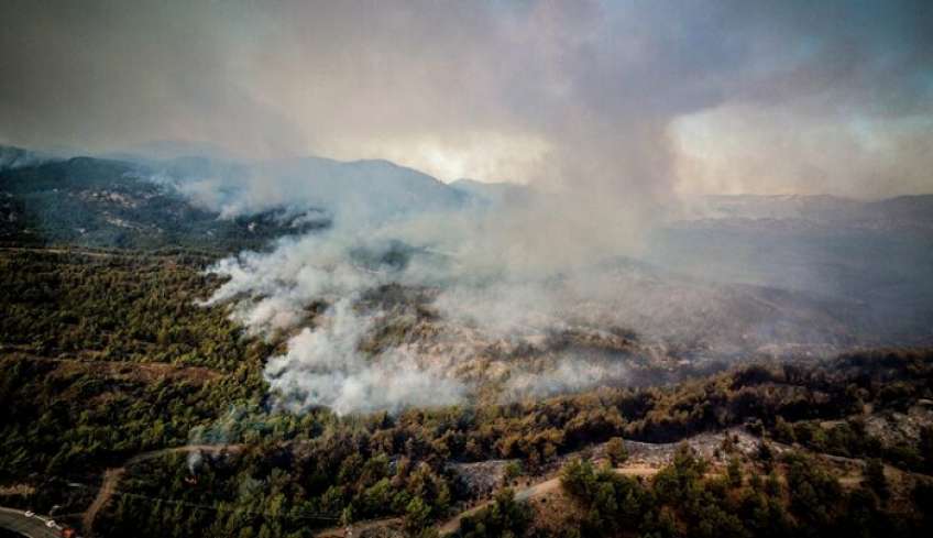 Γ. Χατζημάρκος: Έχουν καεί 30.000 στρέμματα παρθένου δάσους – Εφικτή η οριοθέτηση της φωτιάς