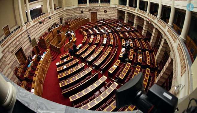Τα εκλογικά σενάρια και οι έδρες που «μετακομίζουν»