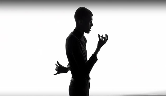 Το νέο βίντεο κλιπ του Stromae για την απόκοσμη «ομορφιά» του καρκίνου (Βίντεο)