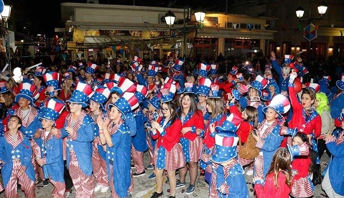 Καλαμάτα: Κέφι και θέαμα στο νυχτερινό καρναβάλι - BINTEO