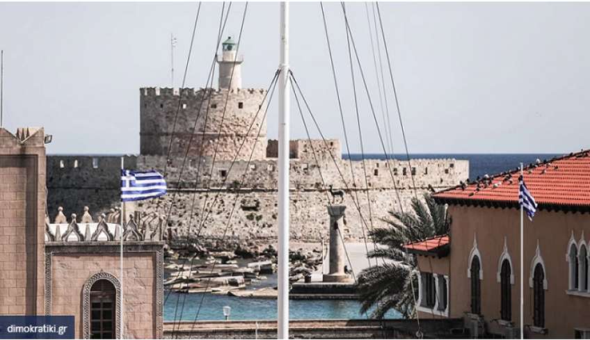 Ρόδος: Τρεις Ολλανδοί τουρίστες ξήλωσαν ελληνική σημαία 28 τετραγωνικών από μεσαιωνικό φρούριο