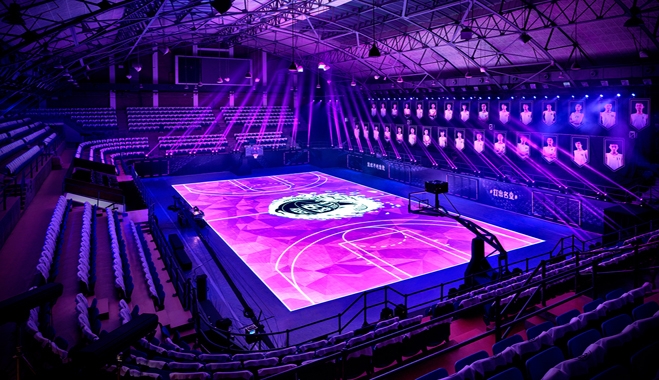 Γήπεδο μπάσκετ με LCD παρκέ και αισθητήρες κίνησης