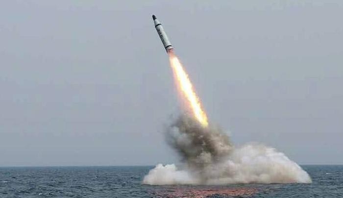 Δοκιμή βαλλιστικού πυραύλου από υποβρύχιο έκανε η Νότια Κορέα