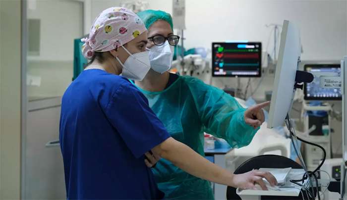 Κορωνοϊός: Τριπλάσιες νοσηλείες μέσα σε δύο μήνες – Σε ποιο νοσοκομείο εντοπίζεται μεγάλη συρροή