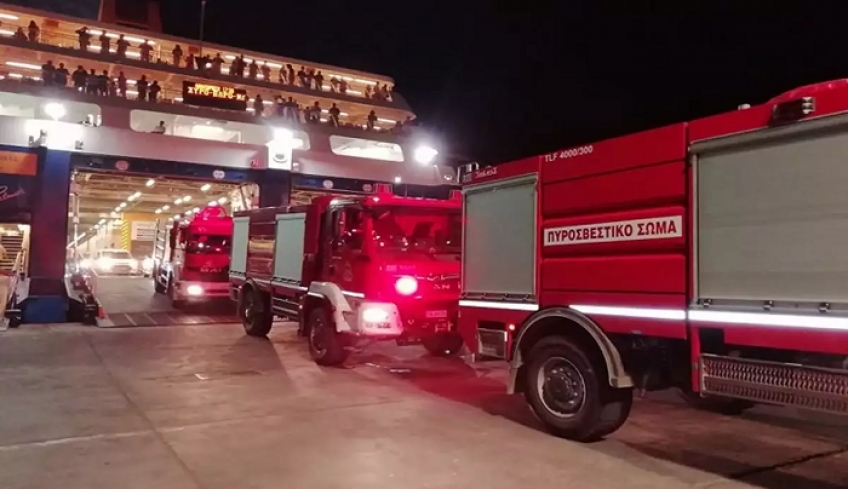 Φωτιά στην Πάρο: «Έπιασαν» τις φλόγες – Στη μάχη και πυροσβέστες που έφτασαν από Πειραιά
