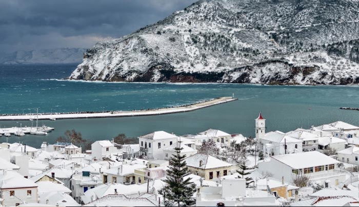 Σε κατάσταση έκτακτης ανάγκης Κύμη, Αλόννησος, Σκόπελος – Στο 1,5 μέτρο το χιόνι, χωρίς νερό, ρεύμα και τηλέφωνο