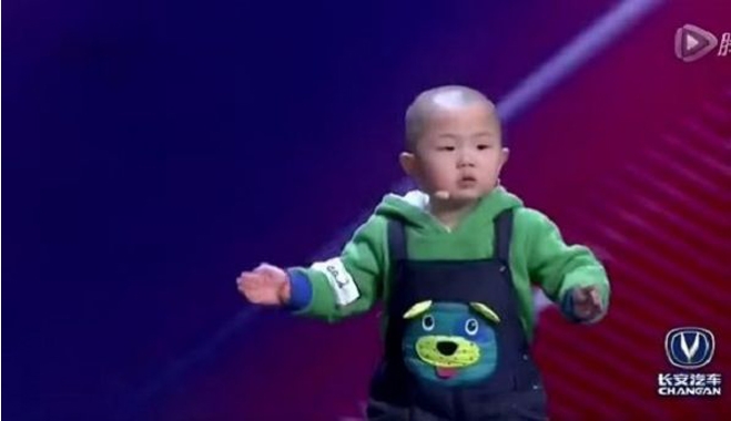 Δείτε τι κάνει αυτός ο 3χρονος και μάζεψε 46.000.000 likes. (βίντεο)