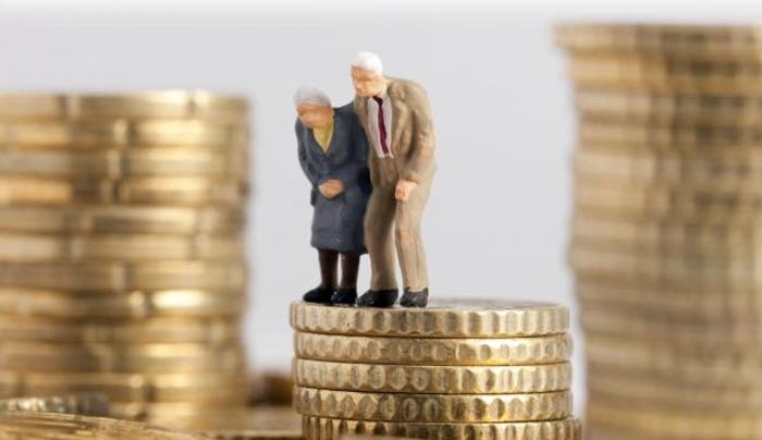 «Ψίχουλα» το ΕΚΑΣ για τους συνταξιούχους : Τους πήραν 230 ευρώ από το ΕΚΑΣ και τους επιστρέφουν 70