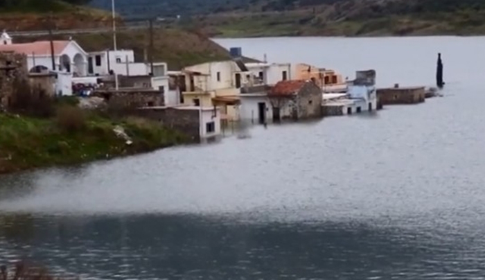 Κρήτη: Το πριν και το μετά ενός χωριού που βυθίζεται - Βίντεο!