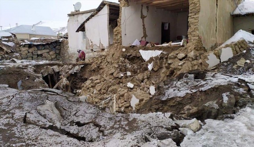 Σεισμός στην Τουρκία: Νεκροί και εγκλωβισμένοι στη Βαν