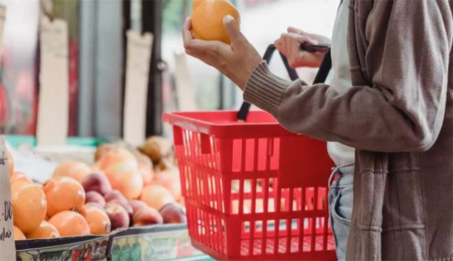 Συγκρατημένα αισιόδοξοι οι Έλληνες καταναλωτές σύμφωνα με έρευνα
