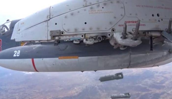 Ρωσικά αεροσκάφη βομβαρδίζουν στόχους στη Συρία (βίντεο)