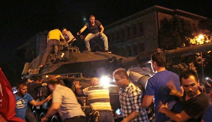 Εκδιώχθηκαν ακόμη 6.000 αστυνομικοί, ακαδημαϊκοί και κρατικοί λειτουργοί στην Τουρκία