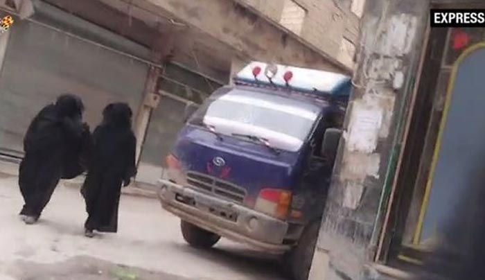 Γυναίκες βιντεοσκόπησαν κρυφά τη ζωή στο προπύργιο του ISIS