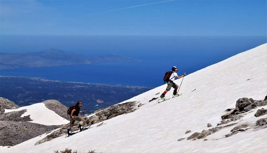 Κρήτη: Το είδαμε και αυτό – Σκι με βερμούδες στα Λευκά Όρη (video)