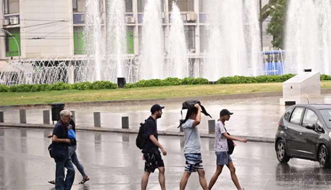 Καιρός σήμερα: Χαλάζι και μπουρίνια στις περισσότερες περιοχές της χώρας – Στους 30 βαθμούς η θερμοκρασία στην Αττική