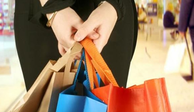 Ανοικτά τα καταστήματα την Κυριακή