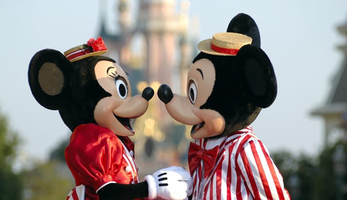 Η Eurodisney έρχεται στην Ελλάδα για να βρει ζαχαροπλάστες, μάγειρες και μπάρμαν