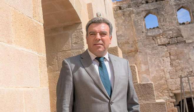 «O Mάνος Κόνσολας ζητά στοιχεία για τα ποσά που έχουν εισπραχθεί από το τέλος ανθεκτικότητας και το τέλος κρουαζιέρας πανελλαδικά αλλά και για τα Δωδεκάνησα. Θέτει ζήτημα ανταποδοτικότητας και τα συνδέει με το δημοσιονομικό κόστος της εφαρμογής μειω