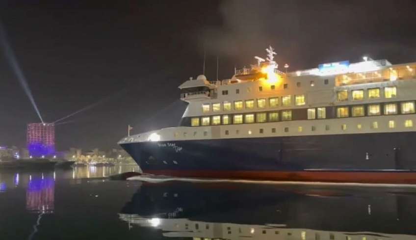 Το Blue Star Delos έκανε ποδαρικό στο λιμάνι του Πειραιά για το 2023