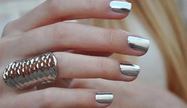 Foil: Το μυστικό για μεταλλικά Nail Art Look