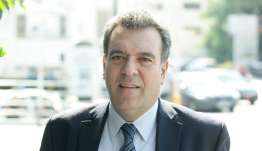 ΜΑΝΟΣ ΚΟΝΣΟΛΑΣ: «Παράταση έως τις 30 Νοεμβρίου στο ‘’Εξοικονομώ-Επιχειρώ’’ για τις επιχειρήσεις»