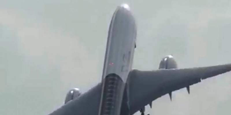 Απίστευτο βίντεο: Αεροπλάνο… πύραυλος απογειώνεται σε ορθή γωνία