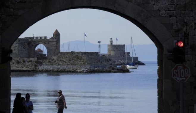 Ρόδος: Σάλος με Γερμανό δημοσιογράφο! Καταγγελίες ξενοδόχου για απάτη με γνωστή ταξιδιωτική ιστοσελίδα