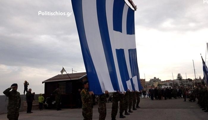 Βίντεο: Κυμάτισε ξανά η μεγάλη σημαία στη Χίο