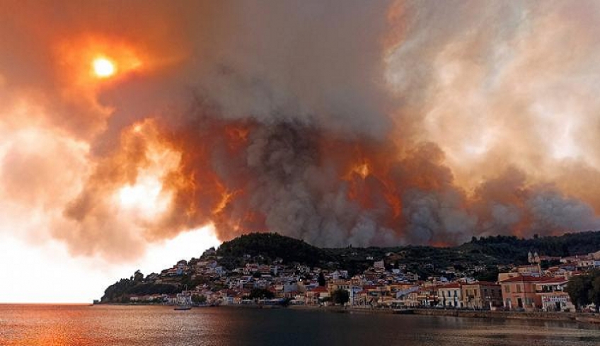 Εύβοια: Μαίνεται η μεγάλη φωτιά– Εκκενώθηκαν χωριά, κάηκαν σπίτια