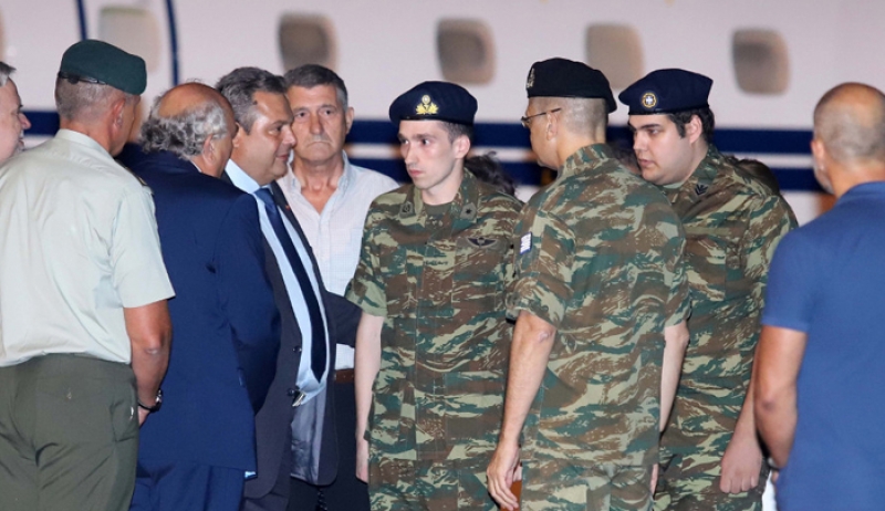 Στην Ελλάδα οι δύο Έλληνες στρατιωτικοί – Συγκίνηση και ανακούφιση στο πανελλήνιο