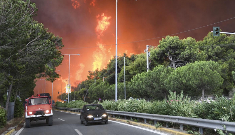 «Μπαλάκι» οι ευθύνες για την εκκένωση στο Μάτι μεταξύ δήμου - πυροσβεστικής
