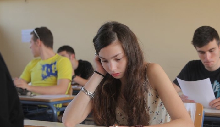 «Ράβε - ξήλωνε» ξανά στην Παιδεία: «Επιστρέφουν» οι δέσμες, καθιερώνεται το εθνικό απολυτήριο