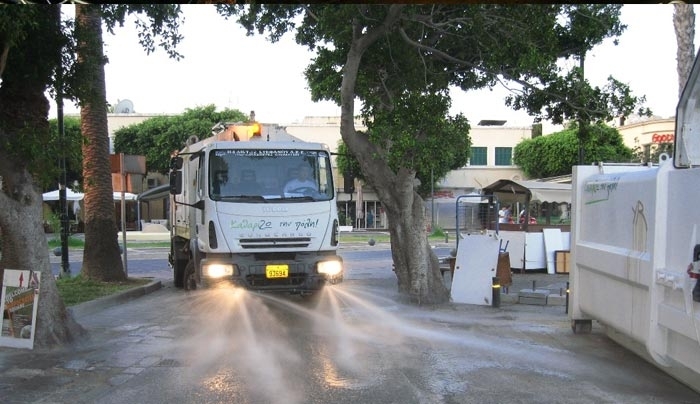 Καθαρισμός και πλύσιμο περιοχών του κέντρου της Κω, τη Δευτέρα 14 Σεπτεμβρίου