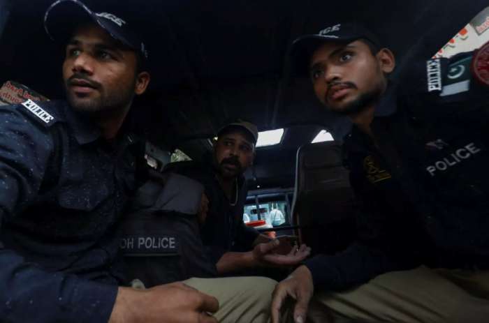 Πακιστάν: Ένοπλοι άνοιξαν πυρ σε αστυνομικό τμήμα – Δέκα αστυνομικοί νεκροί