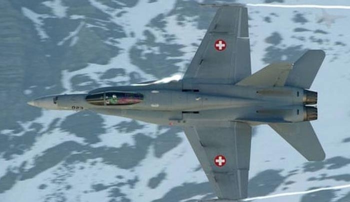 Ελβετία: Αγνοείται στρατιωτικό αεροσκάφος - Πιθανότατα έχει συντριβεί
