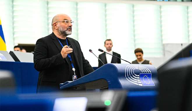 Σάκης Αρναούτογλου προς την Κυβέρνηση  μετά την απάντηση του  Επιτρόπου Βάρχελι για τα εμβόλια: «Μην παραπλανάτε τους κτηνοτρόφους για την ευλογιά και τη φέτα.»