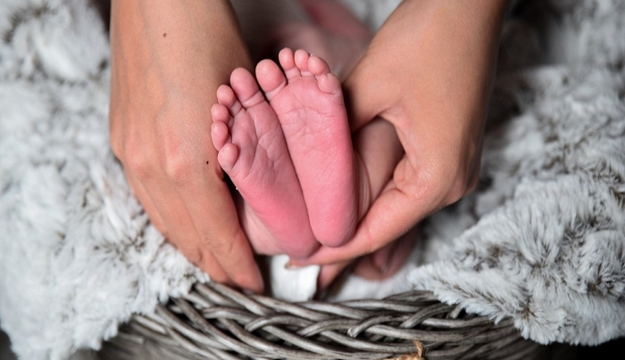 Επίδομα γέννας: Τα ποσά που θα λαμβάνουν οι γονείς έρχονται σε δύο δόσεις