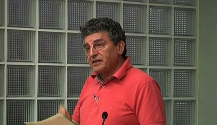 Ο Ηλίας Καματερός σχολιάζει την πολιτική επικαιρότητα