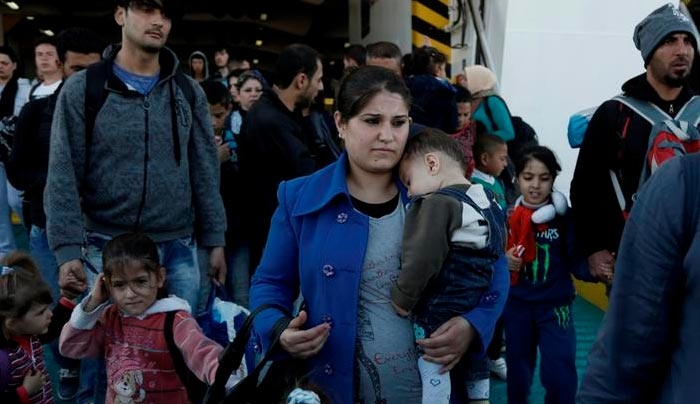 Στο λιμάνι του Πειραιά ακόμη 798 μετανάστες και πρόσφυγες-Μόλις 4 από Κω