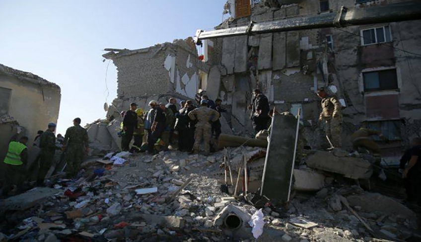 Φονικός σεισμός στην Αλβανία: 13 νεκροί, εκατοντάδες τραυματίες, πολλοί παγιδευμένοι στα ερείπια