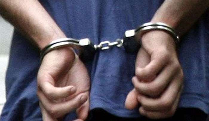 Συνελήφθη επ’ αυτοφώρω δράστης που αφαιρούσε καύσιμα από σταθμευμένο όχημα στη Ρόδο