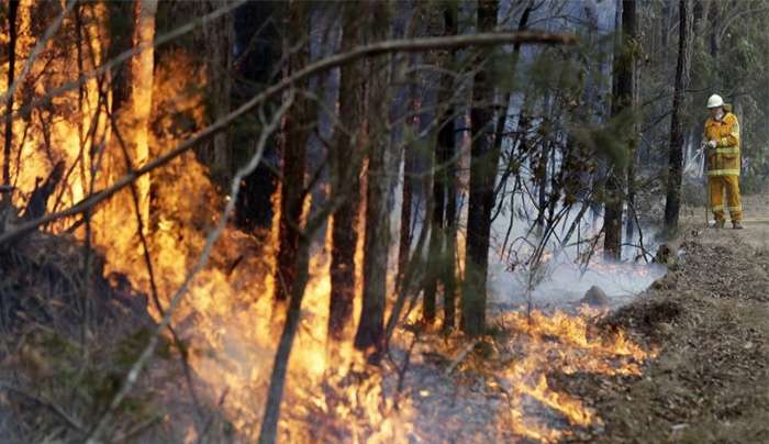 Αυστραλία: Πύρινος εφιάλτης στα ανατολικά, κυκλώνας και καταιγίδες στα βόρεια