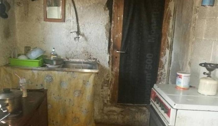 Συγκλονιστικό: Χωρίς φαγητό και ρεύμα ζει οικογένεια στη Μυτιλήνη (φωτό)