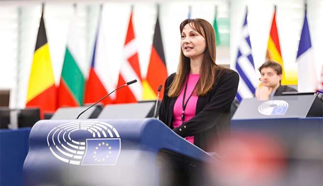 Κουντουρά προς Κομισιόν και Συμβούλιο: Η έμφυλη βία να αναγνωριστεί ως έγκλημα στη Συνθήκη της ΕΕ