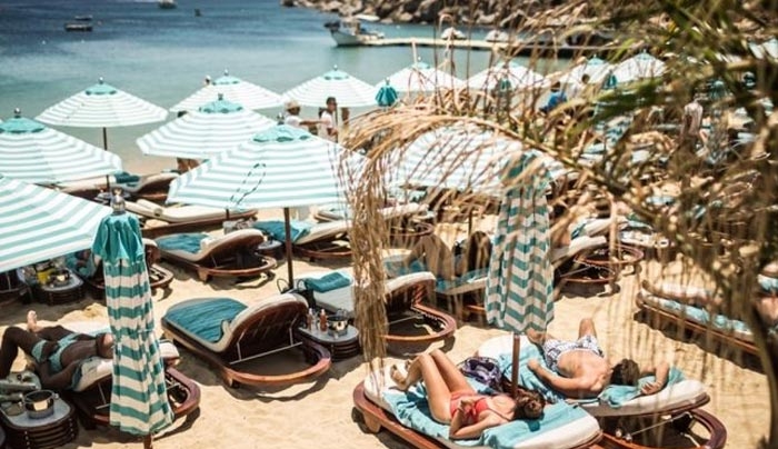 Μύκονος: “Χαρίζουν” στο Nammos παραλία για 21.600 ευρώ
