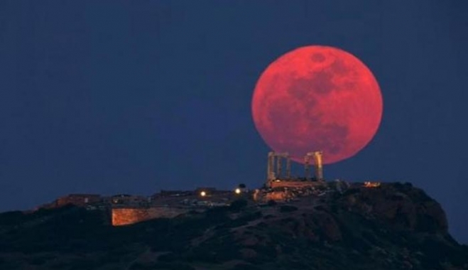 Μην κοιμηθείτε την Κυριακή το βράδυ και ετοιμαστείτε να δείτε στον ουρανό μια «σούπερ έκλειψη» σελήνης