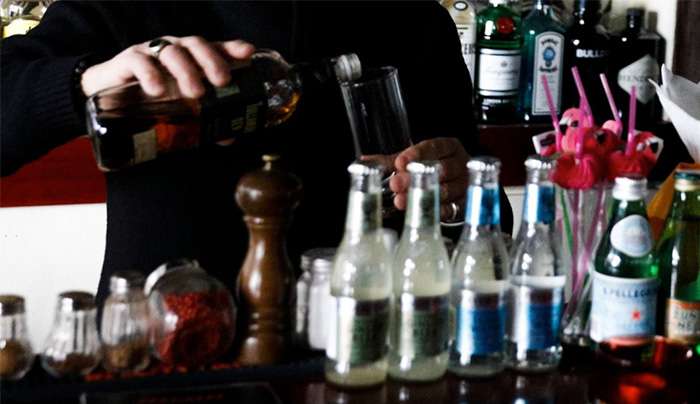 Τέλος στην πώληση καπνού και αλκοόλ σε ανηλίκους – Έρχεται ηλεκτρονικό μητρώο ελέγχου προϊόντων